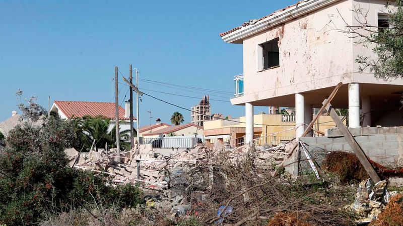 La policía sigue trabajando en la casa de Alcanar