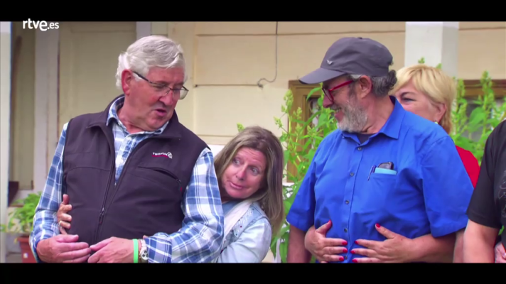 Hotel Romántico - Las parejas aprenden canto tirolés