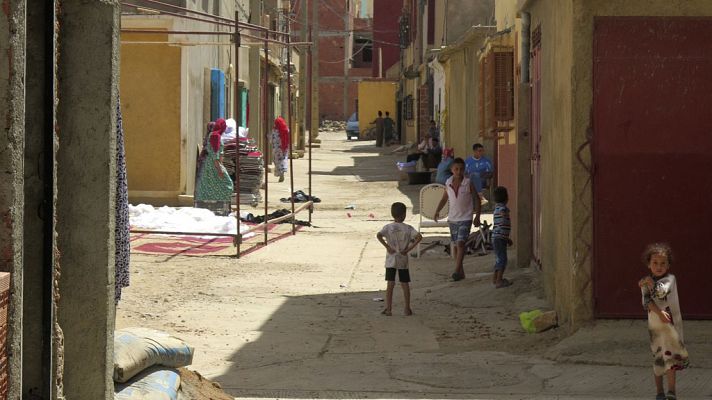 Telediario 1 - Cuatro de los terroristas de Cataluña habían nacido en la ciudad marroquí de Mrirt