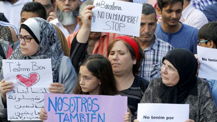 La comunidad musulmana se manifiesta en Barcelona para condenar los atentados de las Ramblas y Cambrils