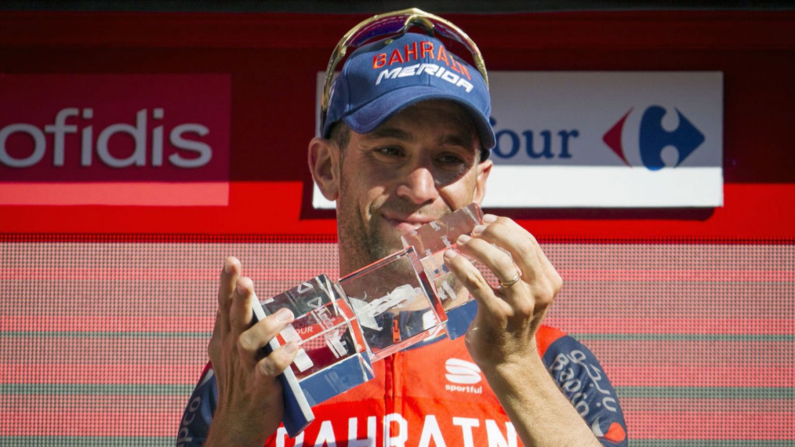 Nibali gana la etapa y Froome se viste de rojo