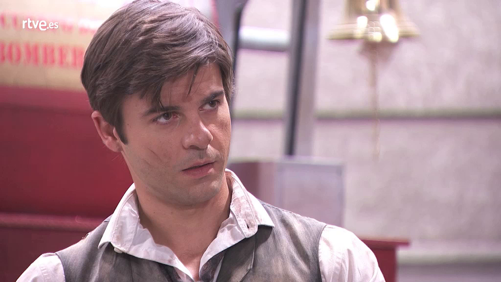 Acacias 38 - Don Arturo da las gracias a Simón por salvarle