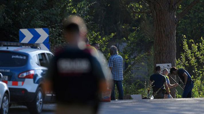 Telediario 1 - Cuatro de los terroristas de Alcanar viajaron a París días antes del doble atentado en Cataluña
