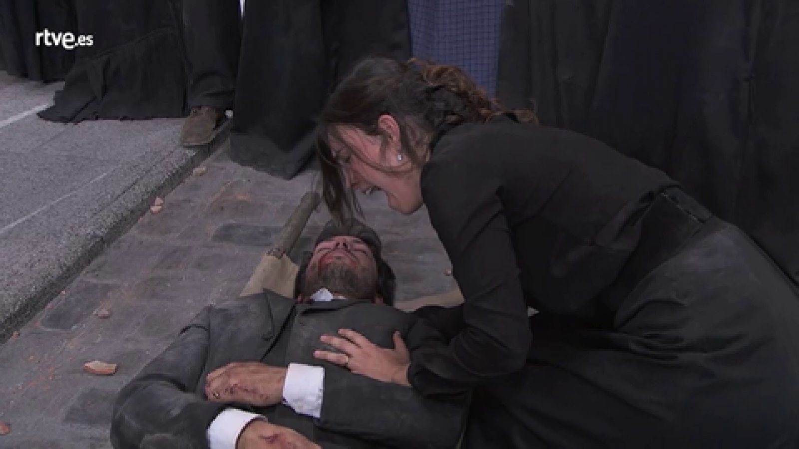 Acacias 38 - Pablo muere en brazos de Leonor