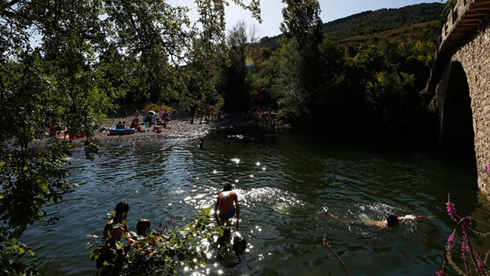 Altas temperaturas en áreas del interior de la península y Canarias