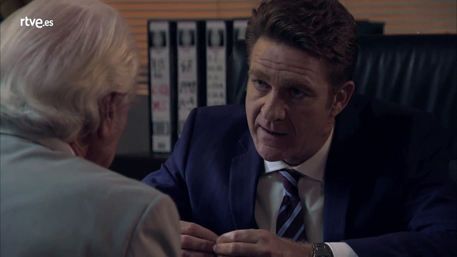 Servir y Proteger - Bremón no cede a las presiones de Don Augusto