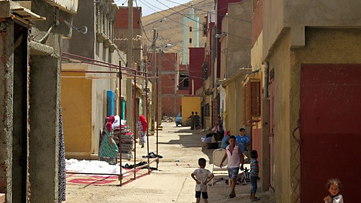 Telediario 1 - Tres detenidos en Marruecos por su vinculación con los atentados de Cataluña