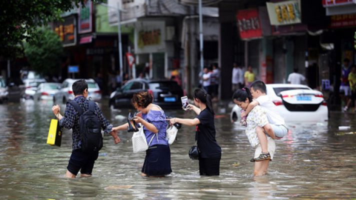 El tifón Hato golpea el sureste de China y deja 12 muertos
