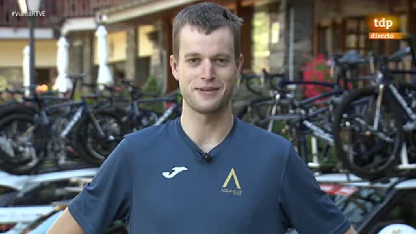 No es común encontrarse ciclistas con semejante embergadura en carreras de tres semanas.