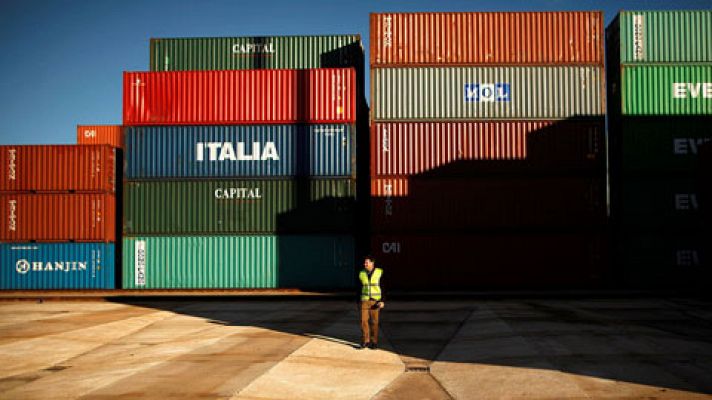 Telediario 1 - La economía española se aceleró y creció un 0,9% entre abril y junio gracias al empuje del consumo