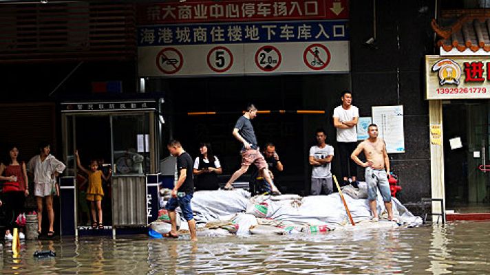 El tifón Hato golpea el sureste de China y deja al menos 16 muertos