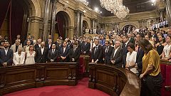 El Parlament de Cataluña condena el doble atentado yihadista y guarda un minuto de silencio por las víctimas