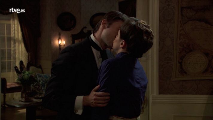 Simón y Adela se besan por primera vez