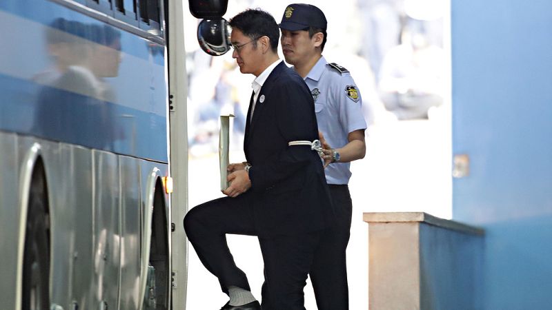 Un tribunal de Seúl condena al heredero del imperio Samsung a cinco años de cárcel por corrupción