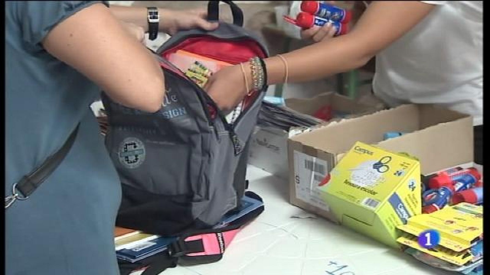 La campanya Motxilla Solidària comença a repartir material escolar entre les famílies més necessitades