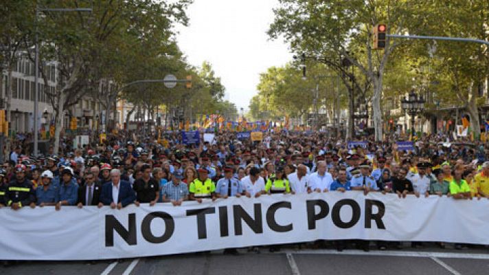 Miles de personas rechazan en Barcelona el terror yihadista al grito de 'No tengo miedo'