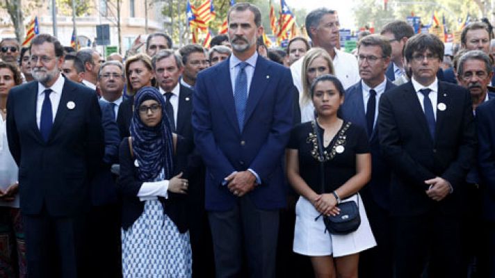 Puigdemont pide "no magnificar" los pitos al rey y a Rajoy