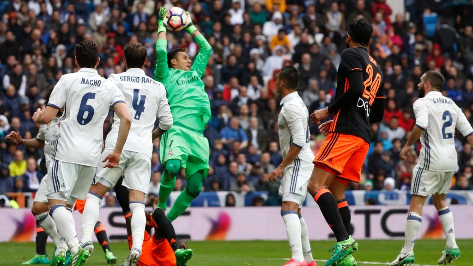 La fuerza de un Madrid con problemas de centrales, ante un Valencia en auge | Ver