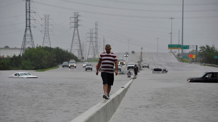 Telediario 1 - Las calles de Houston son canales de agua