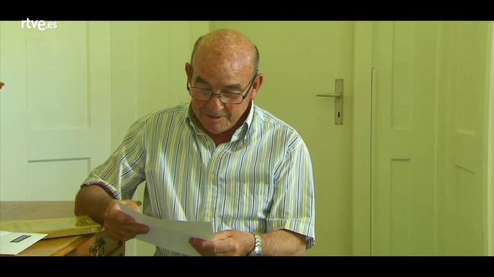 Hotel Romántico - Los huéspedes reciben cartas de sus familias