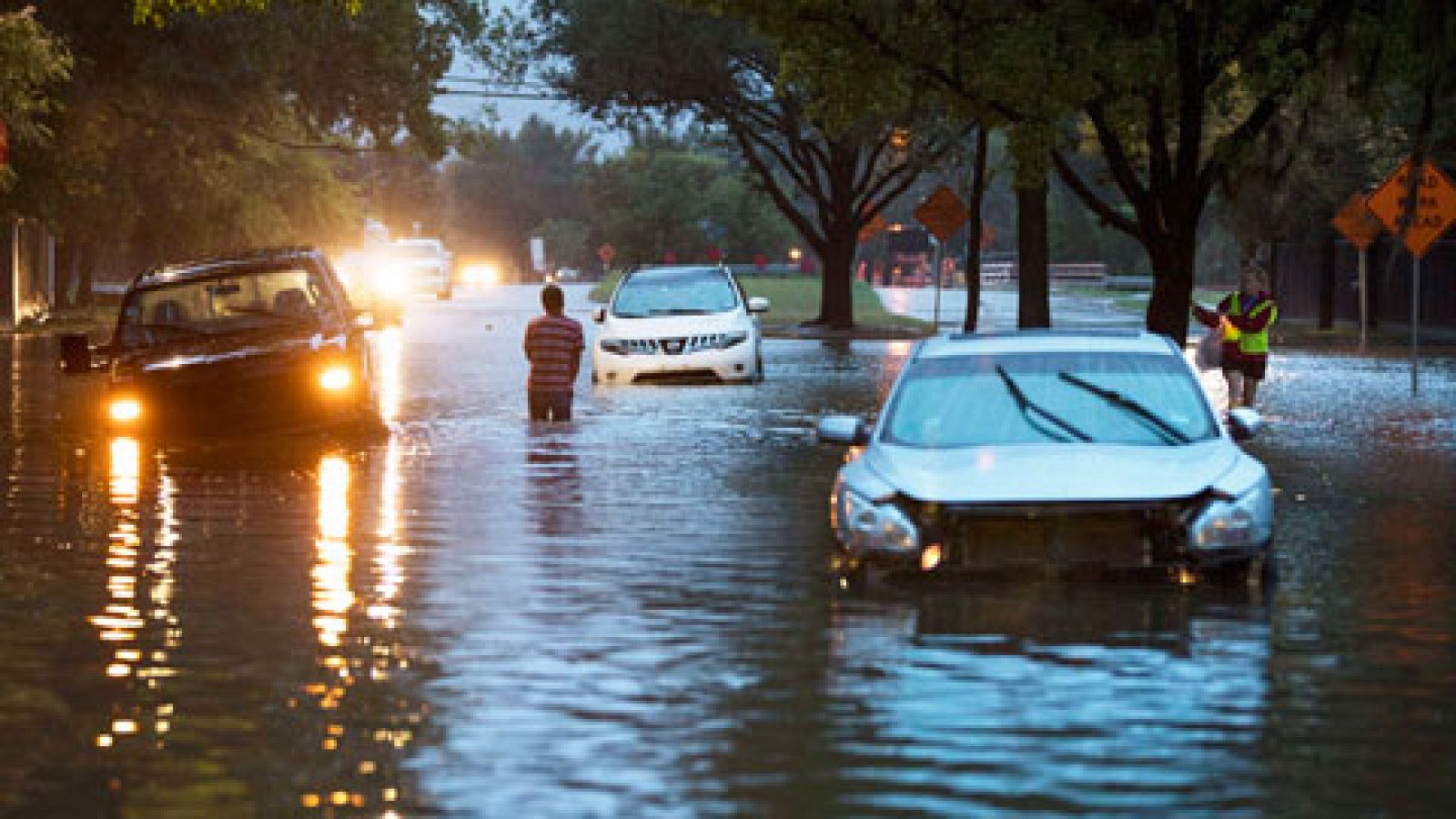 Telediario 1: Houston despierta anegada tras el paso de la tormenta tropical Harvey | RTVE Play