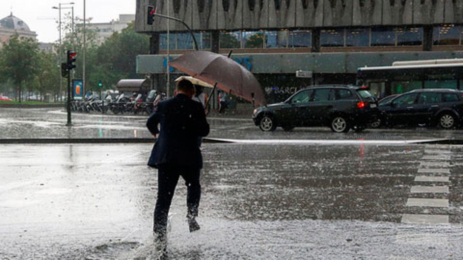 El tiempo: Tormentas fuertes y menos calor en Madrid, Andalucía y La Mancha | RTVE Play