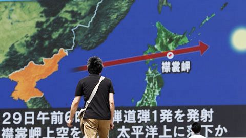 Corea del Norte eleva sus amenazas con un misil que sobrevuela Japón