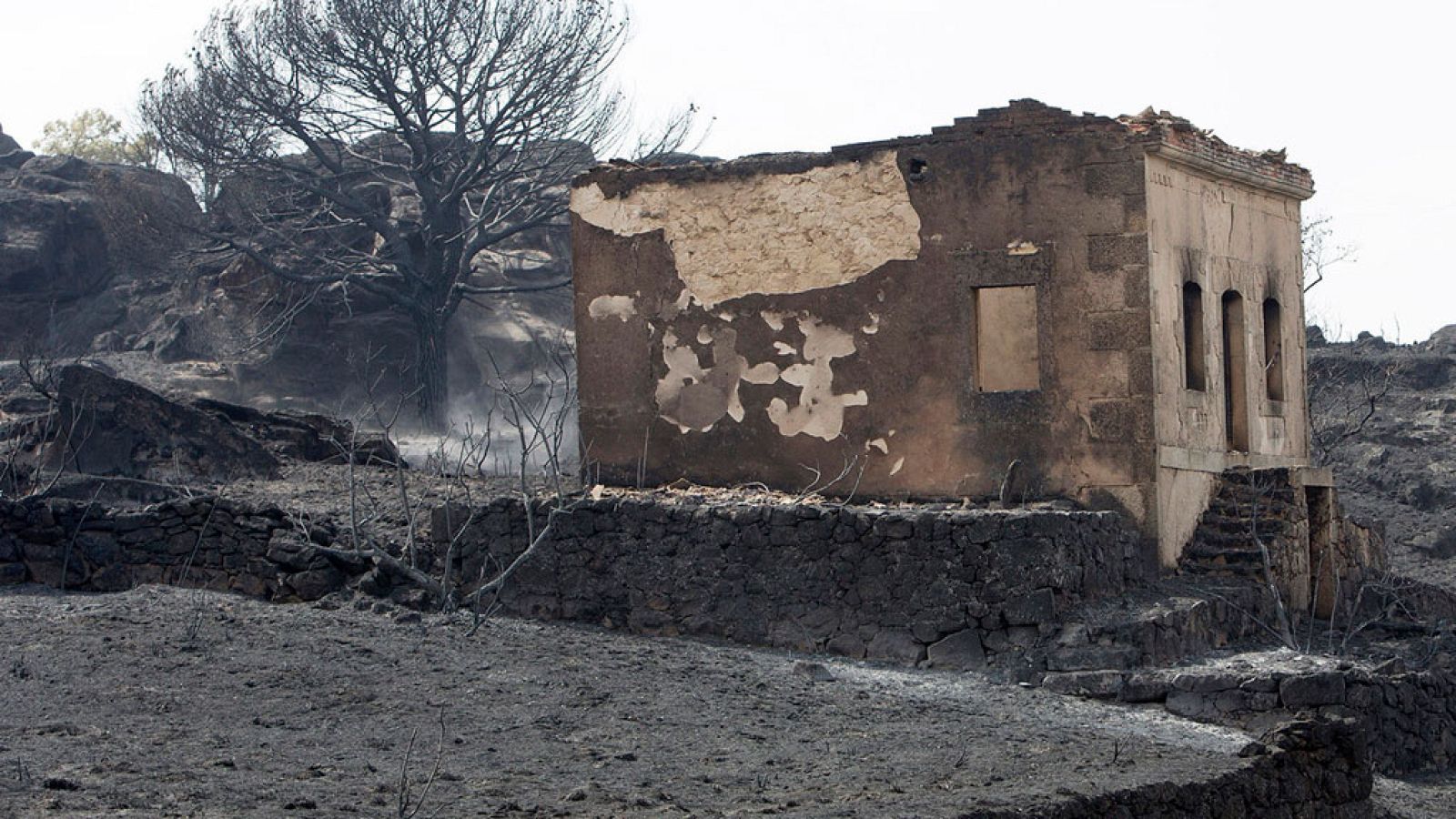 Controlado el incendio de Fermoselle, en Zamora
