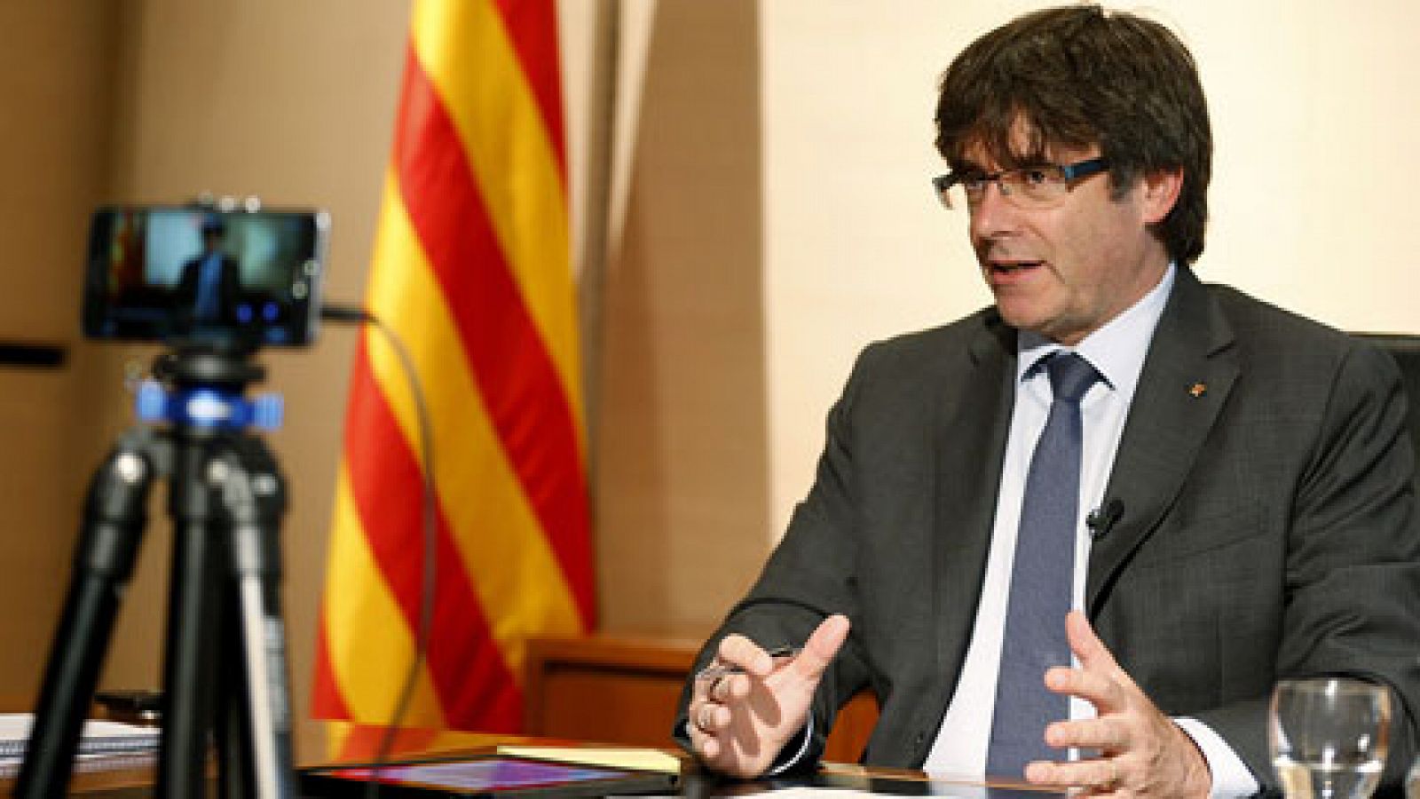Telediario 1: Puigdemont ve "indispensable" que una Cataluña independiente tenga ejército | RTVE Play