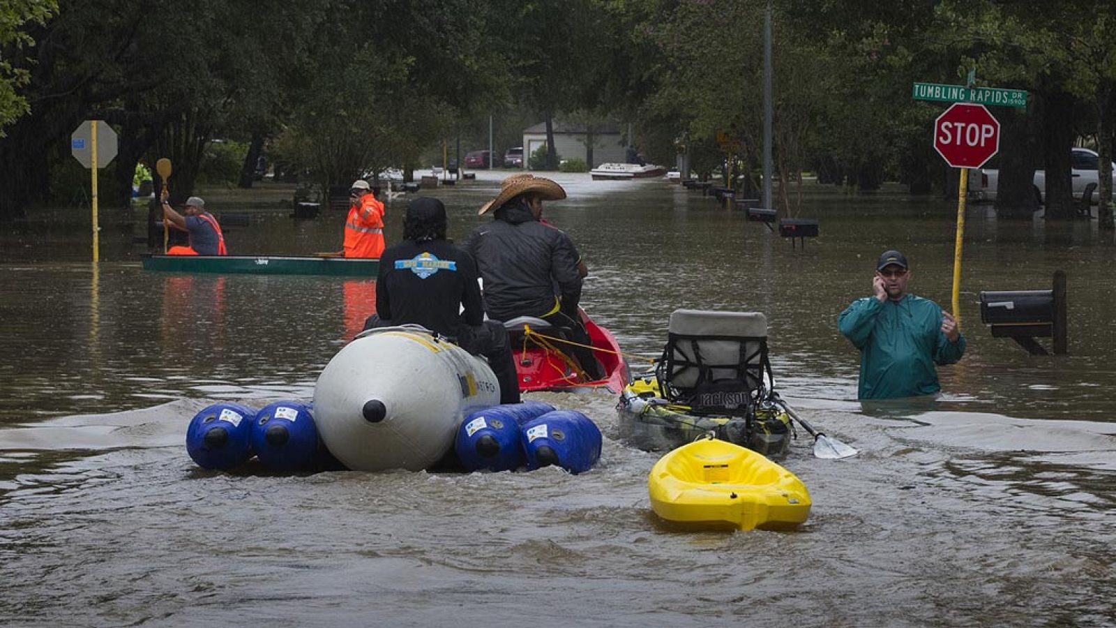 Houston vive su primera noche bajo el toque de queda para evitar saqueos tras Harvey