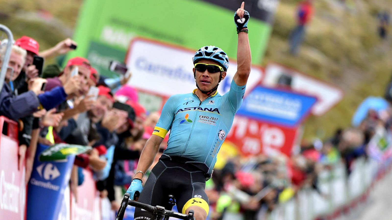El colombiano Miguel Ángel López (Astana) se impuso en la undécima etapa de la Vuelta a España, entre Lorca y Calar Alto, de 187 kilómetros, en la que el británico Chris Froome (Sky) mantuvo el liderato. López, de 23 años, entró en solitario con un t