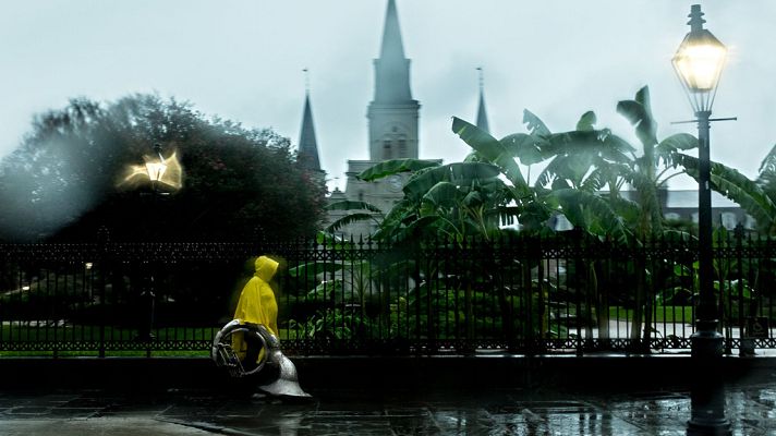 Telediario 1 - Harvey se vuelve contra Luisiana tras anegar Texas