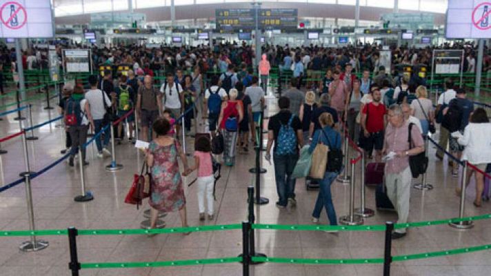 Telediario 1 - El laudo de El Prat decreta una subida de 200 euros al mes en 12 pagas y anula las sanciones