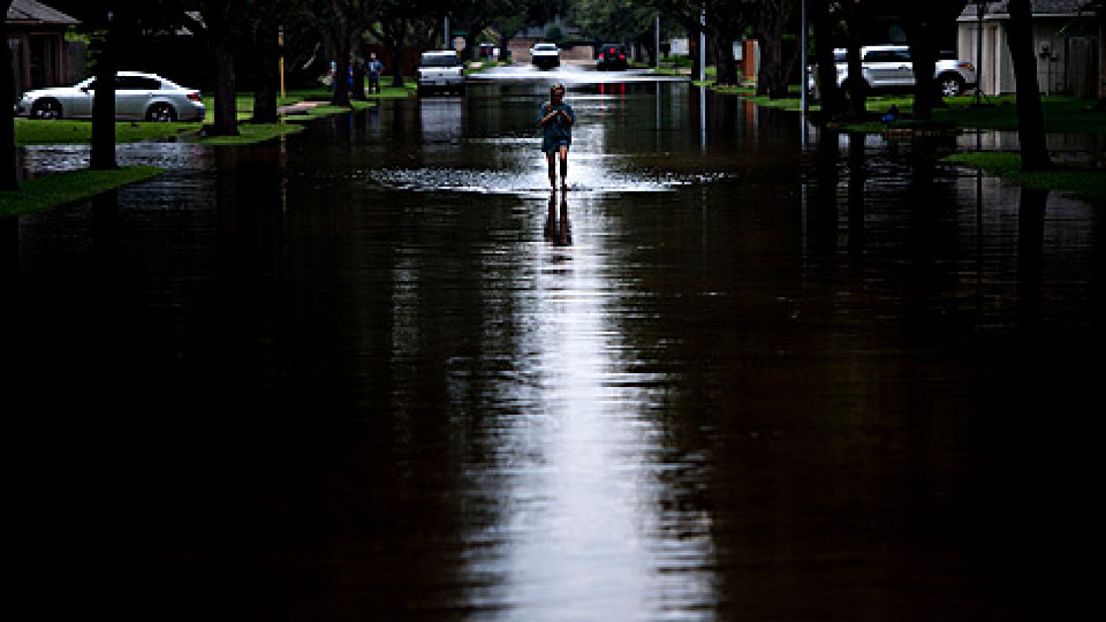 Telediario 1: El gobernador de Texas dice que Harvey superará los 120.000 millones de dólares que el Katrina le costó a las arcas públicas | RTVE Play