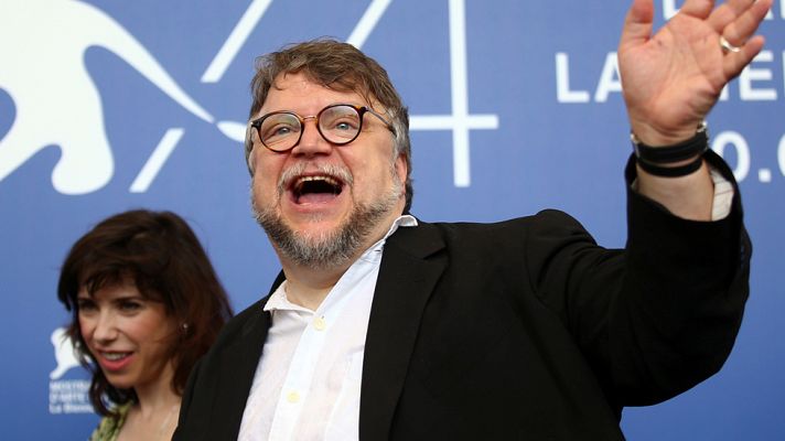 Telediario 1 - Guillermo del Toro triunfa en Venecia con una película de fantasía, política y amor