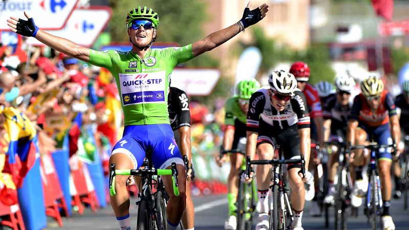 El italiano Matteo Trentin (Quick Step) se impuso al esprint en la decimotercera etapa de la Vuelta,  entre Co�n (M�laga) y Tomares (Sevilla), de 195,1 kil�metros, jornada de transici�n en la que el brit�nico Chris Froome (Sky) mantuvo el jersey de l