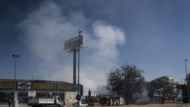 Un incendio en Fuenlabrada provoca una nube tóxica en Humanes, Moraleja de Enmedio y Griñón