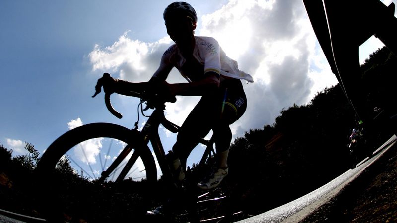 Majka, de 27 años y dos veces ganador del maillot de la montaña en el Tour de Francia, llegó en solitario a la cima jiennense con un adelanto de 26 segundos sobre el colombiano Miguel Ángel López.