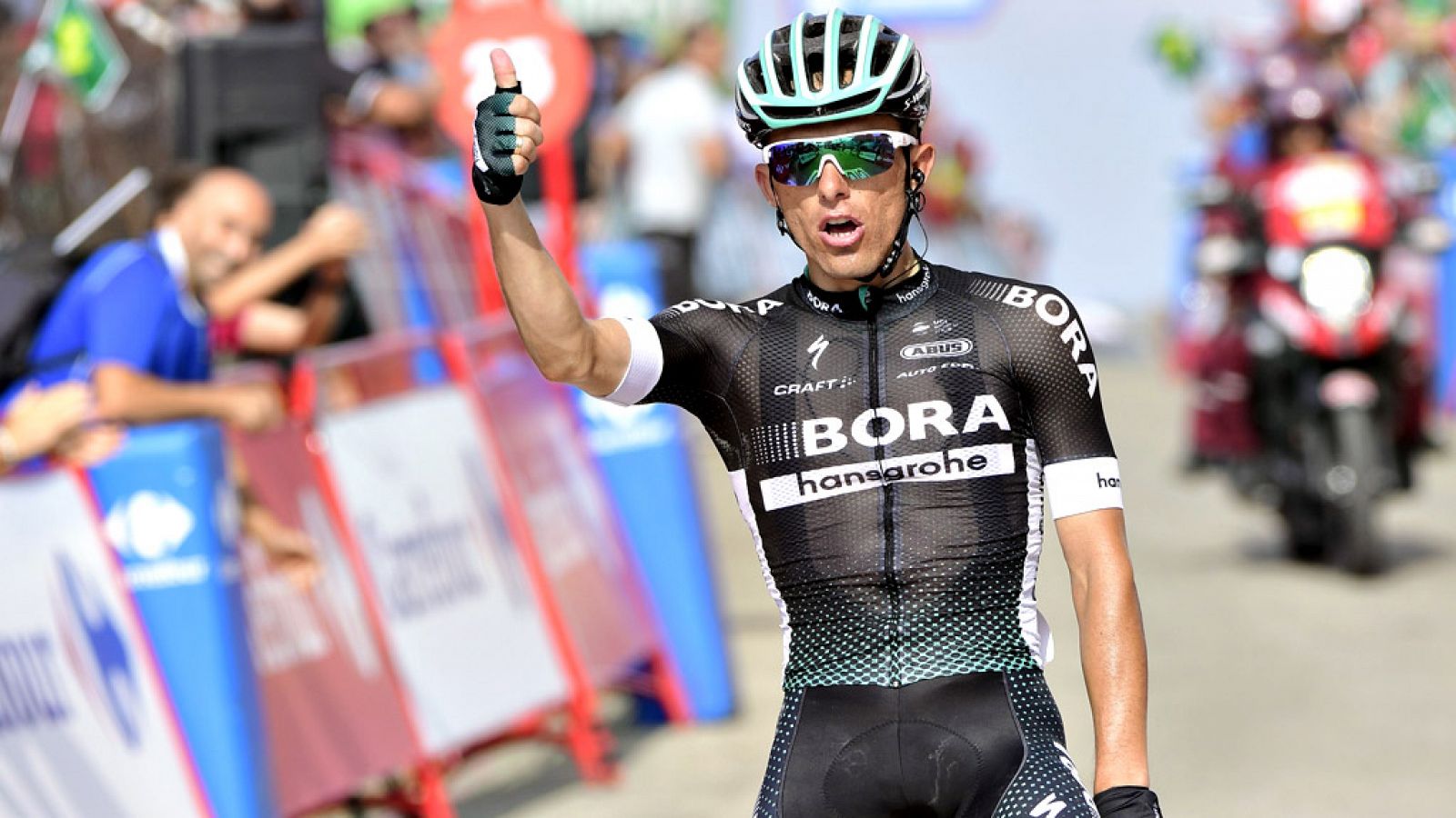 El polaco Rafal Majka (Bora-Hansgrohe) se impuso en la decimocuarta etapa de la Vuelta a España, entre Écija y La Pandera, de 175 kilómetros, en la que el británico Chris Froome (Sky) mantuvo el jersey rojo de líder.