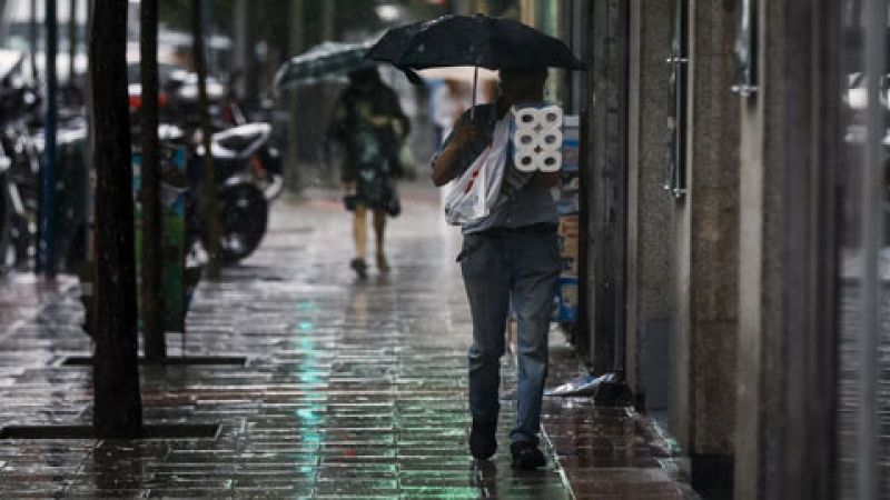 Las lluvias llegan hoy al norte y nordeste y  las temperaturas suben a valores "normales"