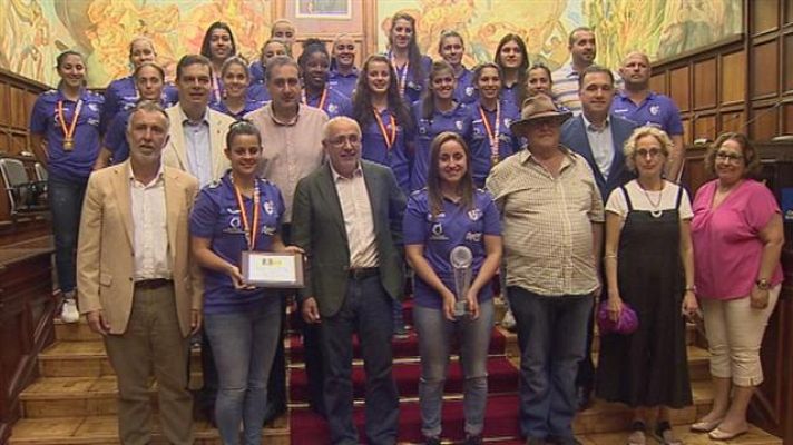  - Las Supercampeonas de balonmano ya están en la isla