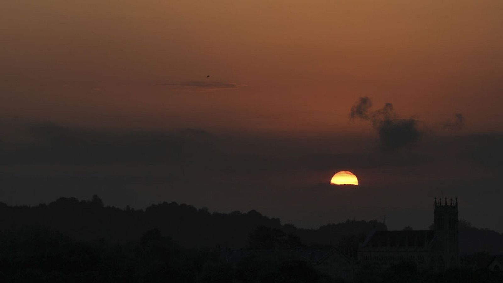 Lluvia en Cantábrico y Mediterráneo y poco nuboso en el resto España