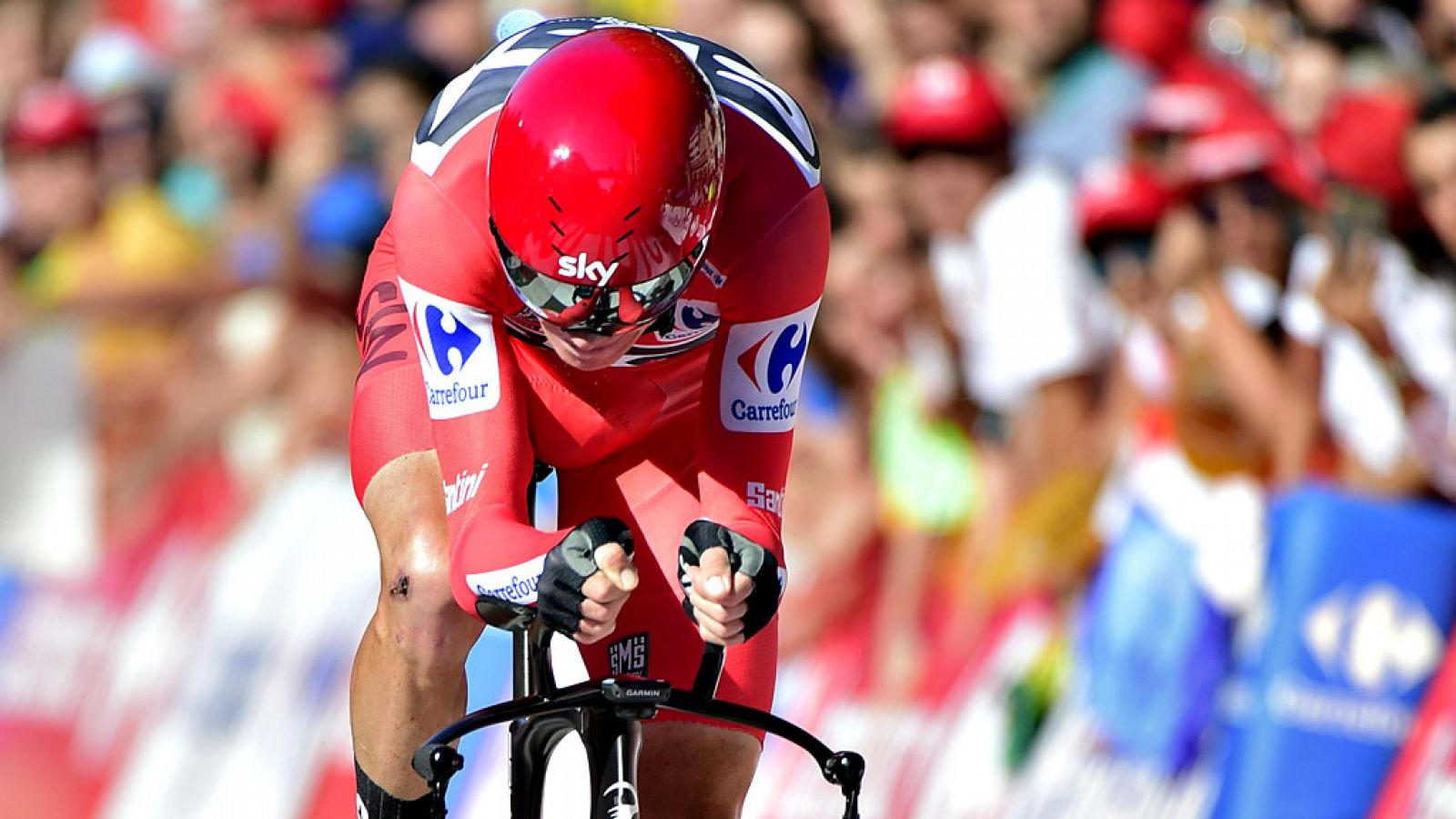 El británico Chris Froome (Sky) reforzó el maillot rojo de líder de la Vuelta a España tras imponerse en la decimosexta etapa, una contrarreloj individual entre el Circuito de Navarra y Logroño, con un recorrido de 40,2 kilómetros.