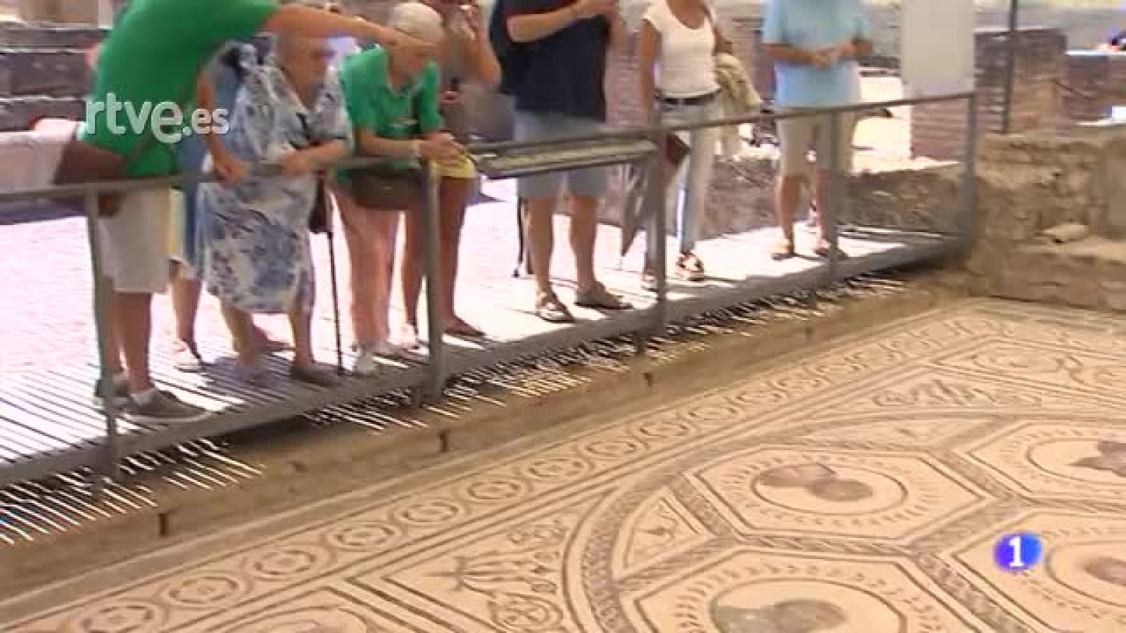 Itálica restaura su importante patrimonio de mosaicos romanos | Ver