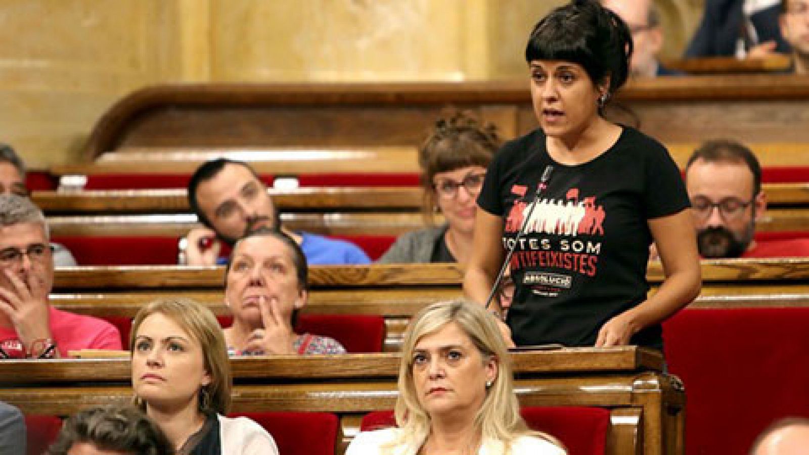 Telediario 1: La excepcionalidad del momento ha sido el argumento esgrimido por JxSí y por la CUP para esquivar los trámites parlamentarios | RTVE Play