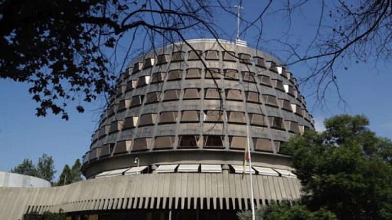 Con el debate instalado en el Parlament, la mayoría de los expertos y juristas coinciden en que la ley del referéndum es contraria a la Constitución y al derecho internacional.