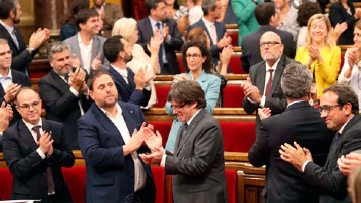 Informativo 24h - El Parlament aprueba la ley del referéndum con la ausencia de Cs, PSC y PP