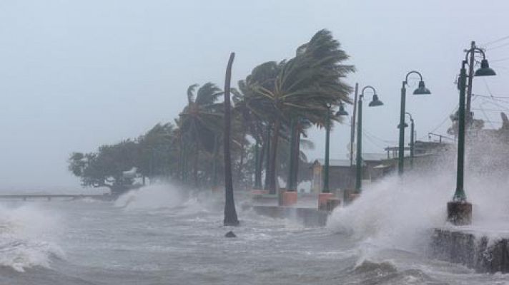 El huracán Irma entra en Puerto Rico