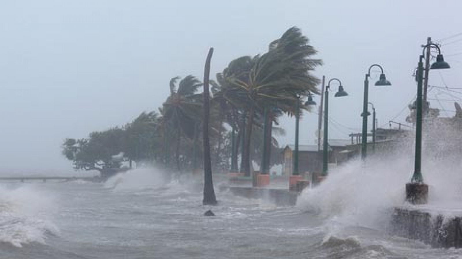 El huracán Irma entra en Puerto Rico tras una "devastación total" en las Antillas Menores