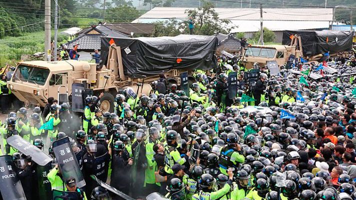 Telediario 1 - Protestas en Corea del Sur por la instalación de un escudo antimisiles contra la amenaza norcoreana